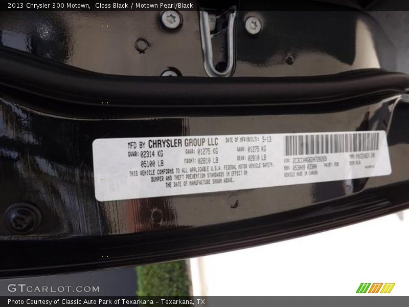 Gloss Black / Motown Pearl/Black 2013 Chrysler 300 Motown