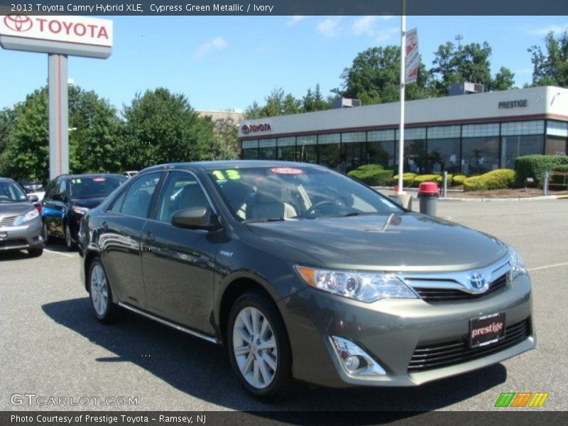 Cypress Green Metallic / Ivory 2013 Toyota Camry Hybrid XLE