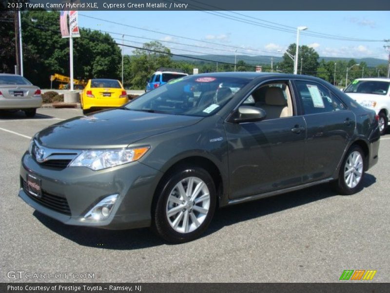 Cypress Green Metallic / Ivory 2013 Toyota Camry Hybrid XLE
