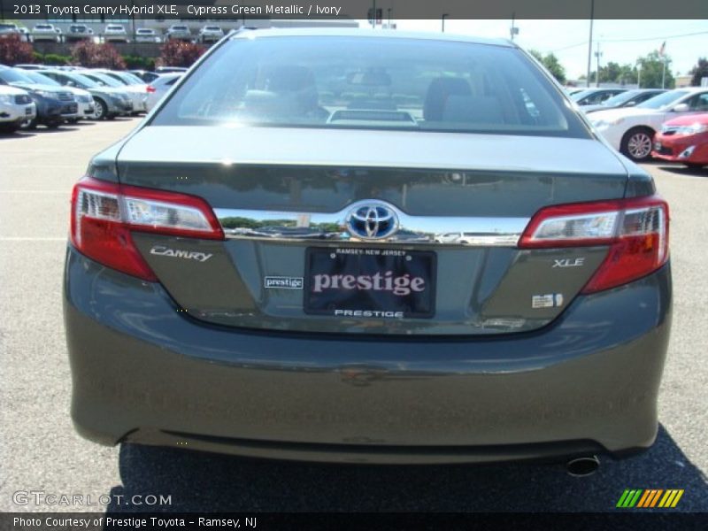 Cypress Green Metallic / Ivory 2013 Toyota Camry Hybrid XLE