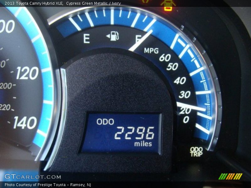 Cypress Green Metallic / Ivory 2013 Toyota Camry Hybrid XLE