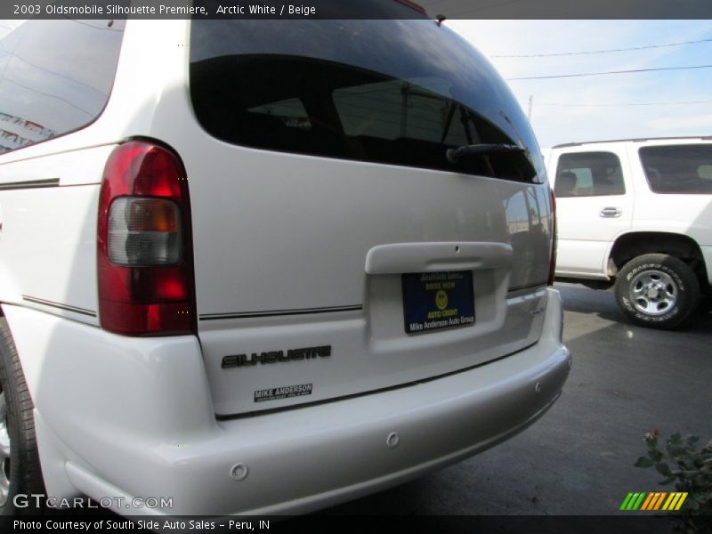 Arctic White / Beige 2003 Oldsmobile Silhouette Premiere