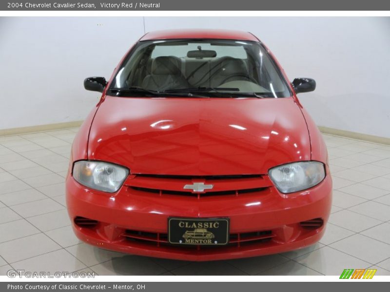 Victory Red / Neutral 2004 Chevrolet Cavalier Sedan