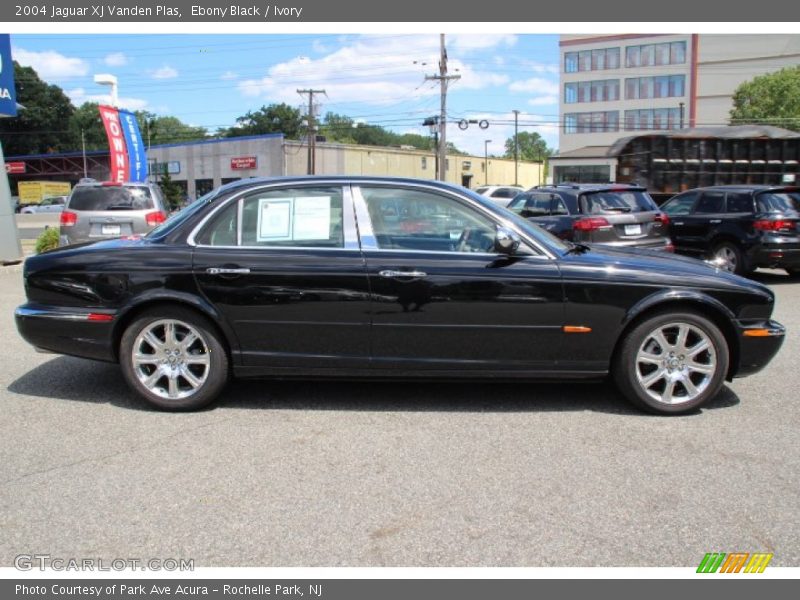 Ebony Black / Ivory 2004 Jaguar XJ Vanden Plas