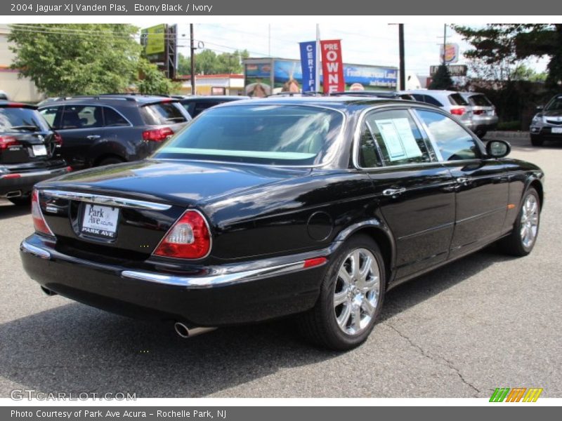 Ebony Black / Ivory 2004 Jaguar XJ Vanden Plas