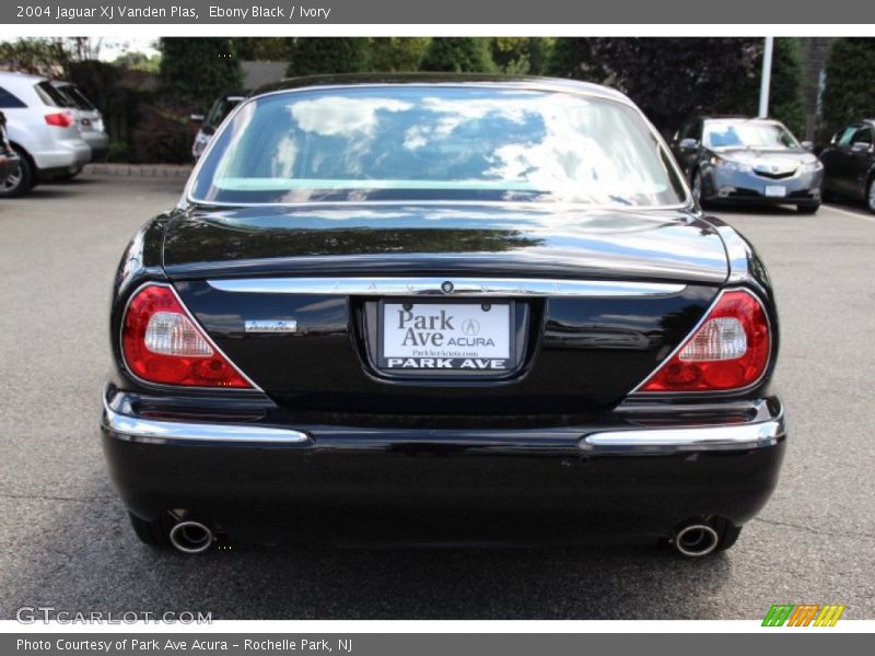 Ebony Black / Ivory 2004 Jaguar XJ Vanden Plas