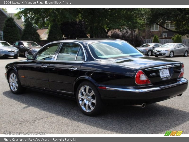 Ebony Black / Ivory 2004 Jaguar XJ Vanden Plas