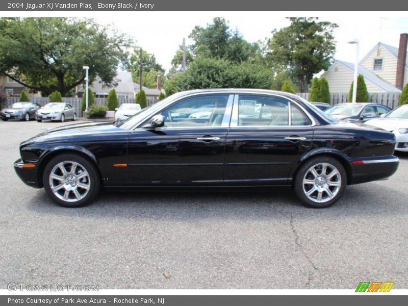 Ebony Black / Ivory 2004 Jaguar XJ Vanden Plas