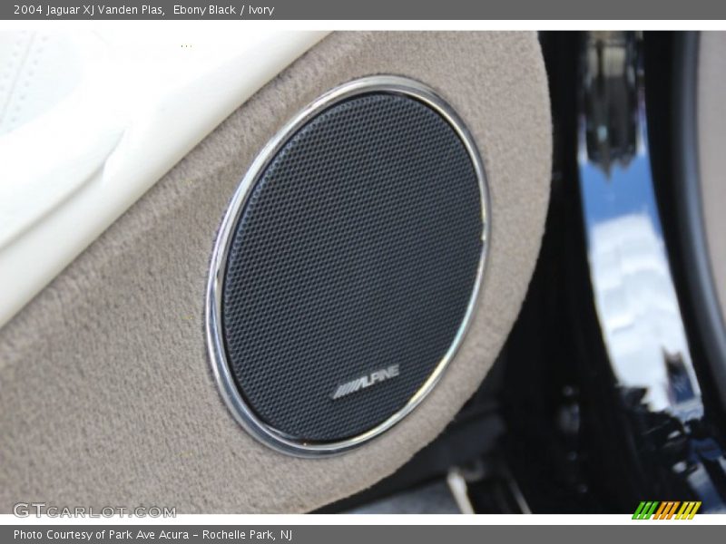 Ebony Black / Ivory 2004 Jaguar XJ Vanden Plas