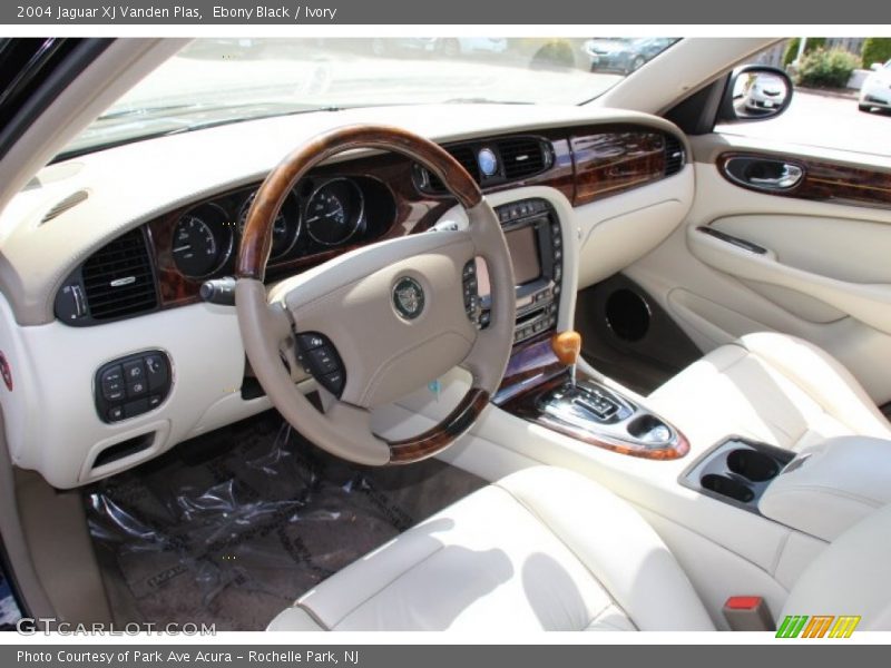 Ebony Black / Ivory 2004 Jaguar XJ Vanden Plas