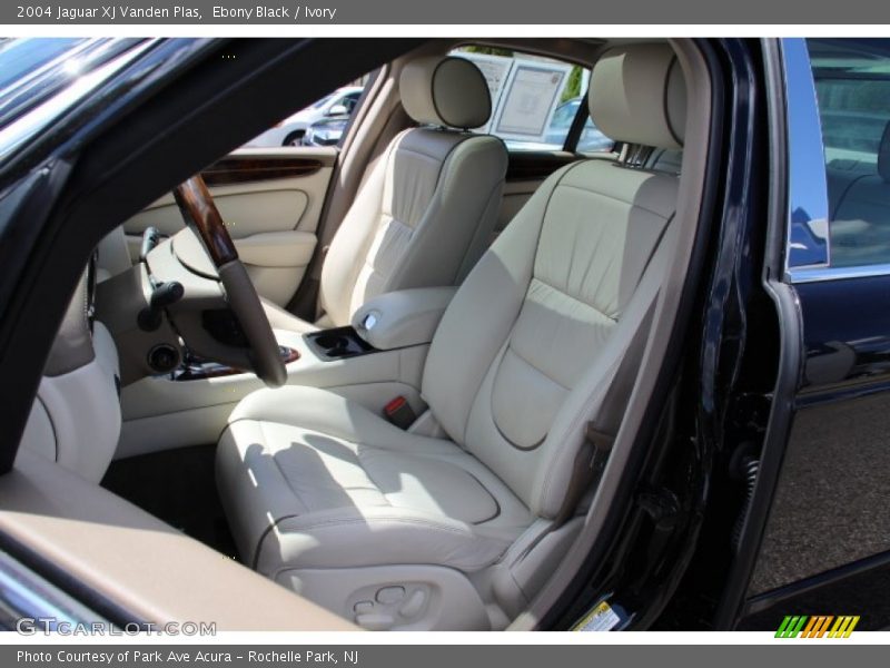 Ebony Black / Ivory 2004 Jaguar XJ Vanden Plas
