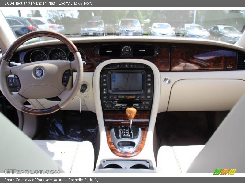 Ebony Black / Ivory 2004 Jaguar XJ Vanden Plas