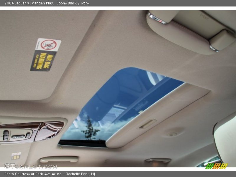 Ebony Black / Ivory 2004 Jaguar XJ Vanden Plas