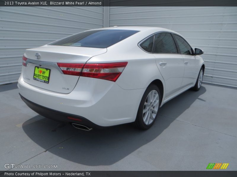Blizzard White Pearl / Almond 2013 Toyota Avalon XLE