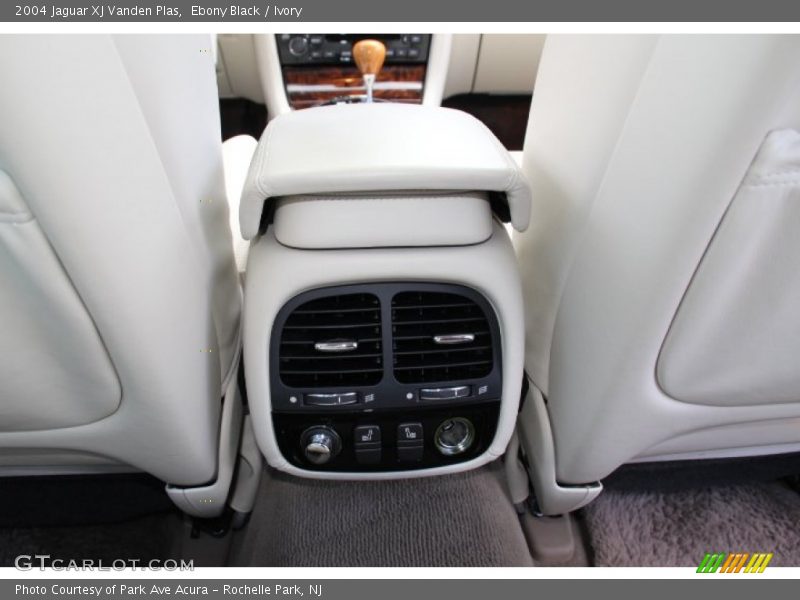 Ebony Black / Ivory 2004 Jaguar XJ Vanden Plas