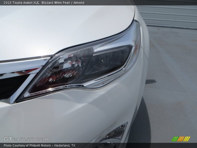 Blizzard White Pearl / Almond 2013 Toyota Avalon XLE