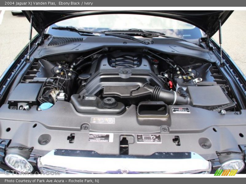 Ebony Black / Ivory 2004 Jaguar XJ Vanden Plas