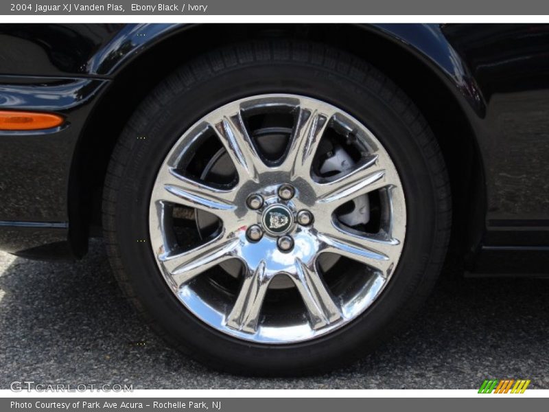 Ebony Black / Ivory 2004 Jaguar XJ Vanden Plas