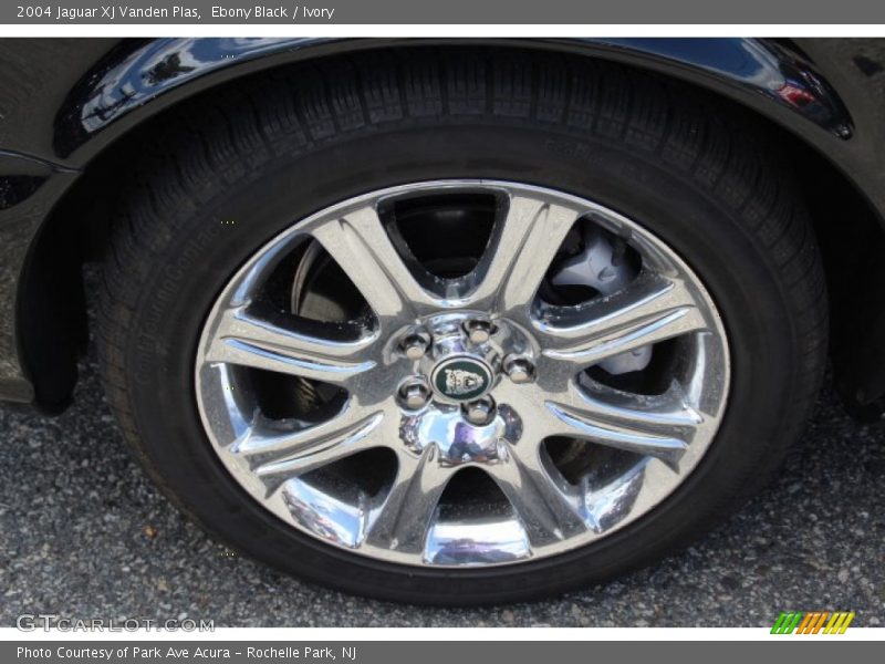 Ebony Black / Ivory 2004 Jaguar XJ Vanden Plas
