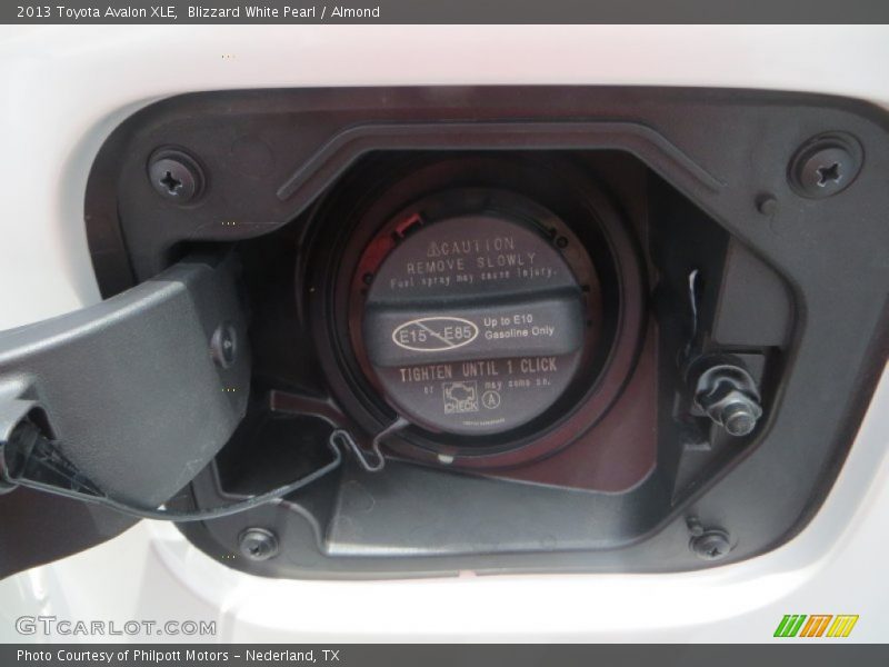 Blizzard White Pearl / Almond 2013 Toyota Avalon XLE