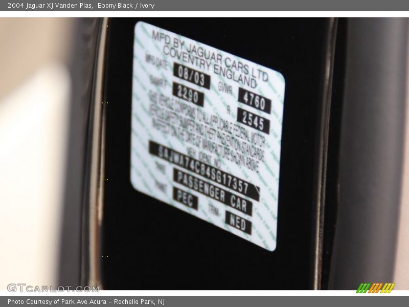 Ebony Black / Ivory 2004 Jaguar XJ Vanden Plas
