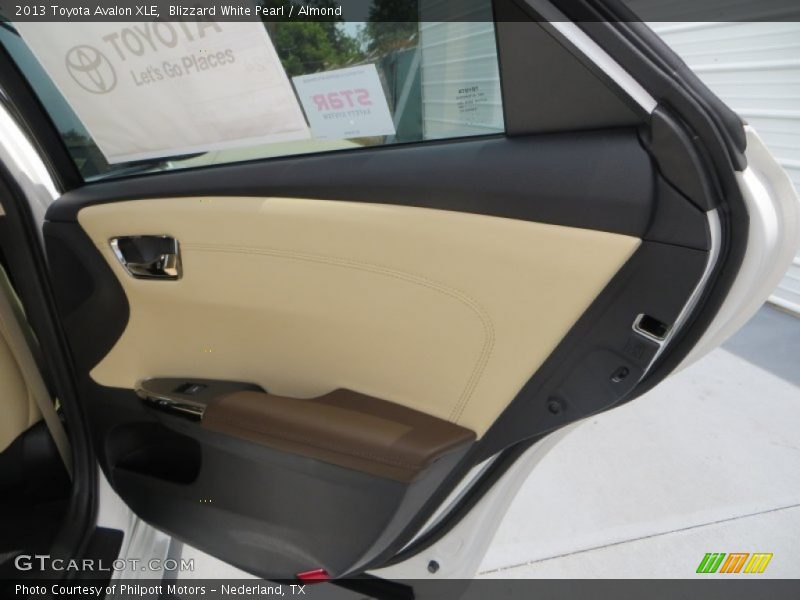 Blizzard White Pearl / Almond 2013 Toyota Avalon XLE