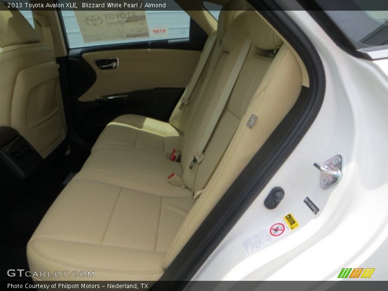Blizzard White Pearl / Almond 2013 Toyota Avalon XLE