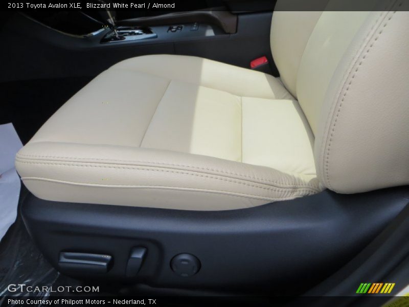 Blizzard White Pearl / Almond 2013 Toyota Avalon XLE