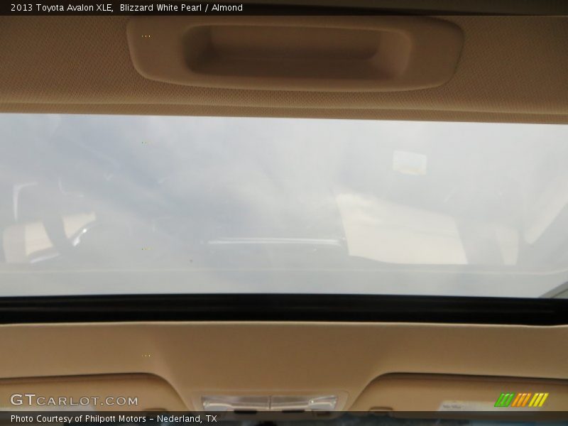Blizzard White Pearl / Almond 2013 Toyota Avalon XLE