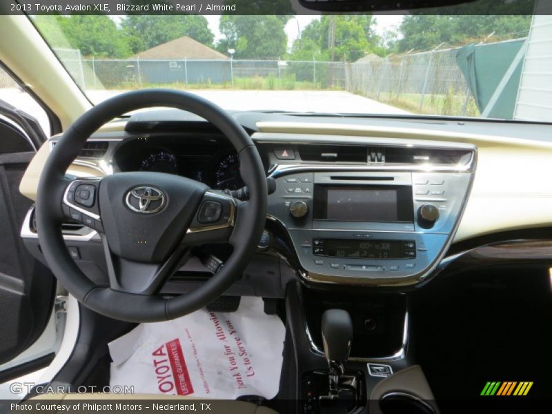 Blizzard White Pearl / Almond 2013 Toyota Avalon XLE