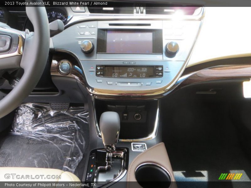 Blizzard White Pearl / Almond 2013 Toyota Avalon XLE