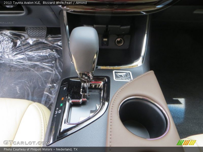 Blizzard White Pearl / Almond 2013 Toyota Avalon XLE