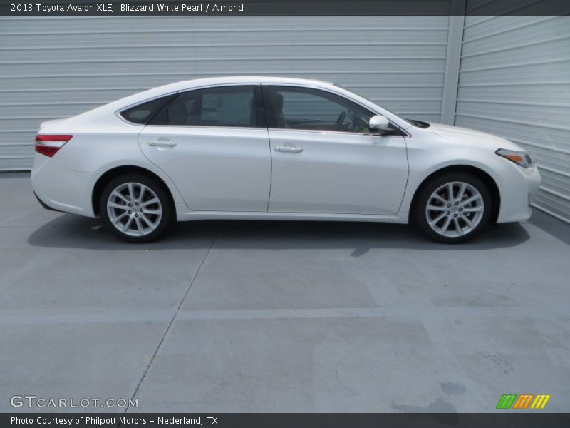 Blizzard White Pearl / Almond 2013 Toyota Avalon XLE