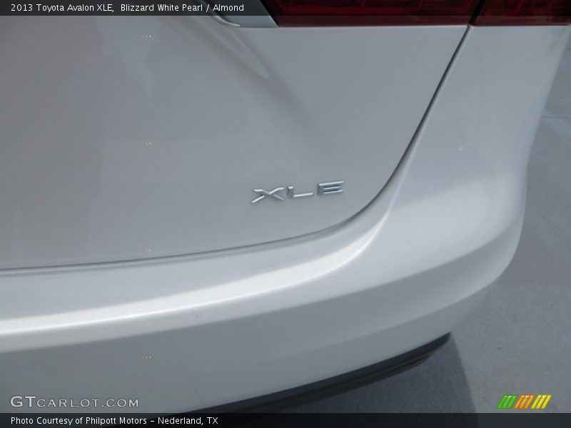 Blizzard White Pearl / Almond 2013 Toyota Avalon XLE