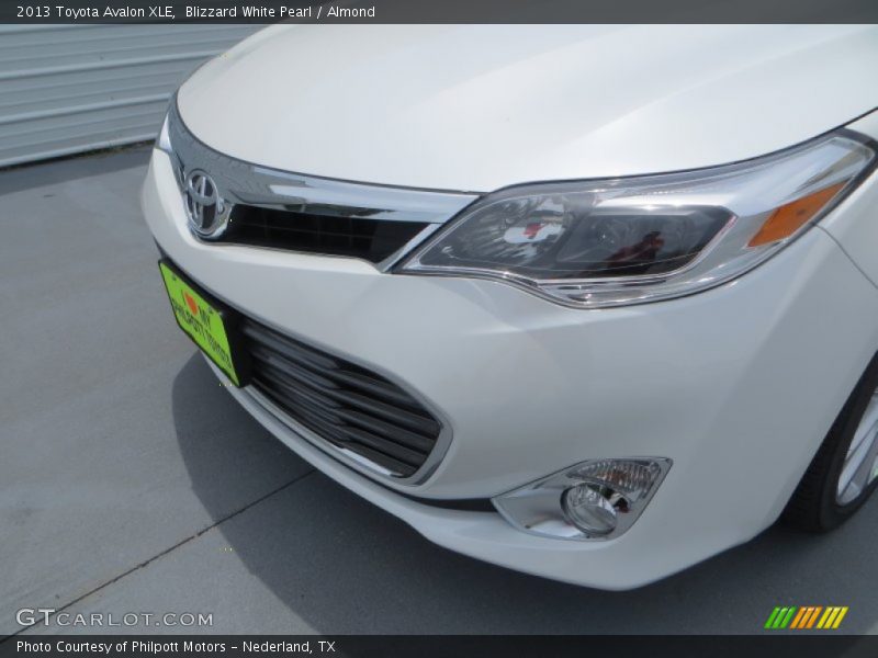 Blizzard White Pearl / Almond 2013 Toyota Avalon XLE