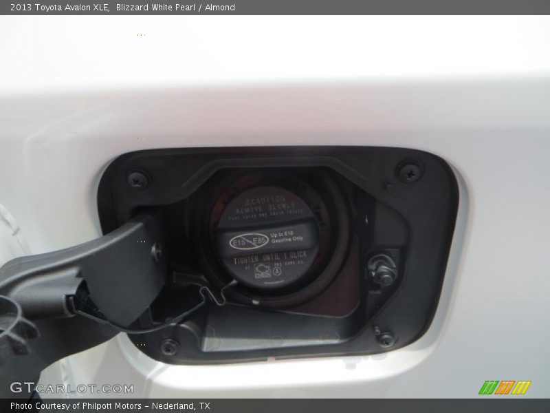 Blizzard White Pearl / Almond 2013 Toyota Avalon XLE