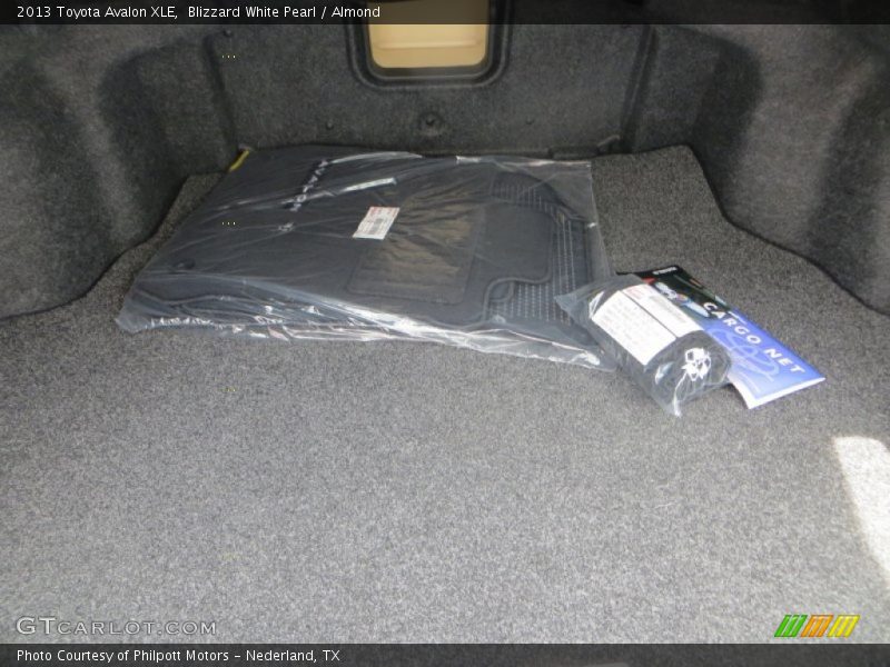 Blizzard White Pearl / Almond 2013 Toyota Avalon XLE