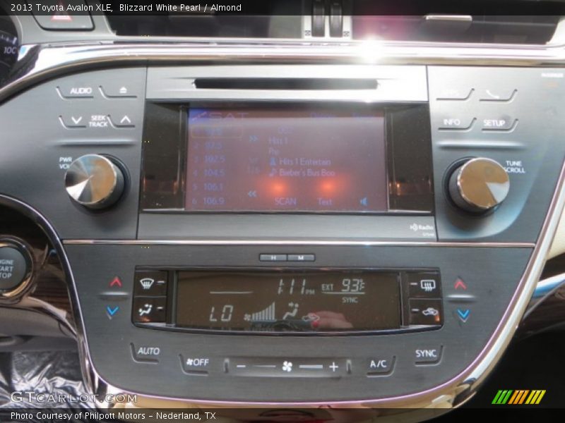 Blizzard White Pearl / Almond 2013 Toyota Avalon XLE