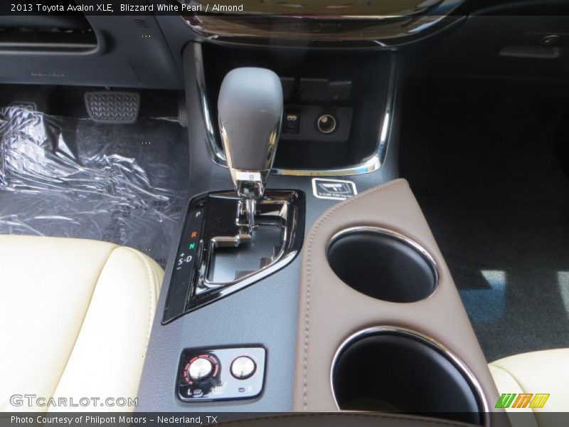 Blizzard White Pearl / Almond 2013 Toyota Avalon XLE