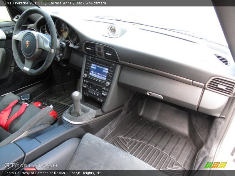 Dashboard of 2010 911 GT3