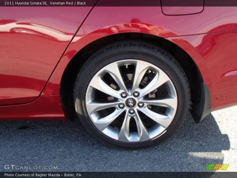 Venetian Red / Black 2011 Hyundai Sonata SE