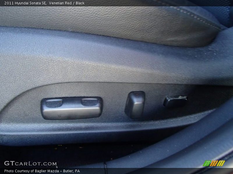 Venetian Red / Black 2011 Hyundai Sonata SE