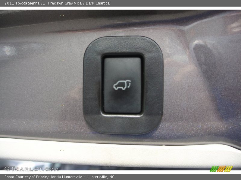 Predawn Gray Mica / Dark Charcoal 2011 Toyota Sienna SE