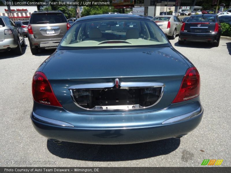 Pearl Blue Metallic / Light Parchment 2001 Lincoln Continental