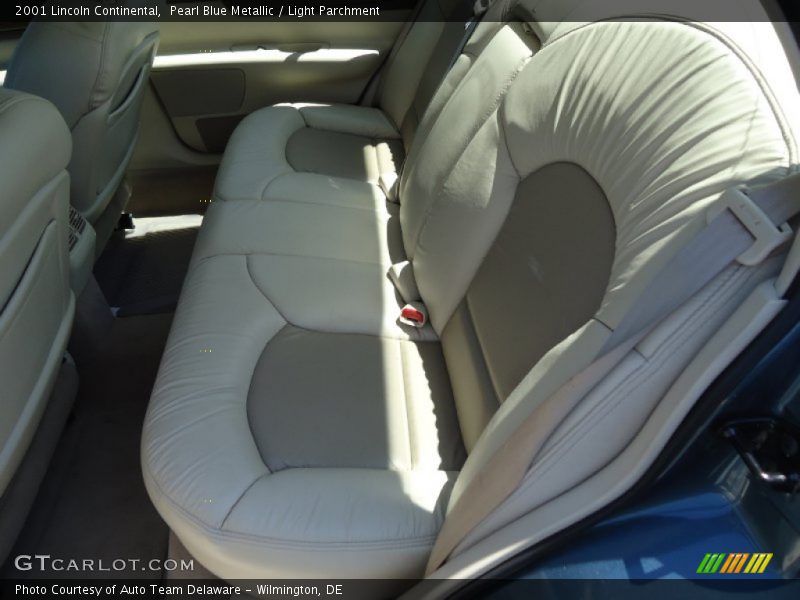 Pearl Blue Metallic / Light Parchment 2001 Lincoln Continental