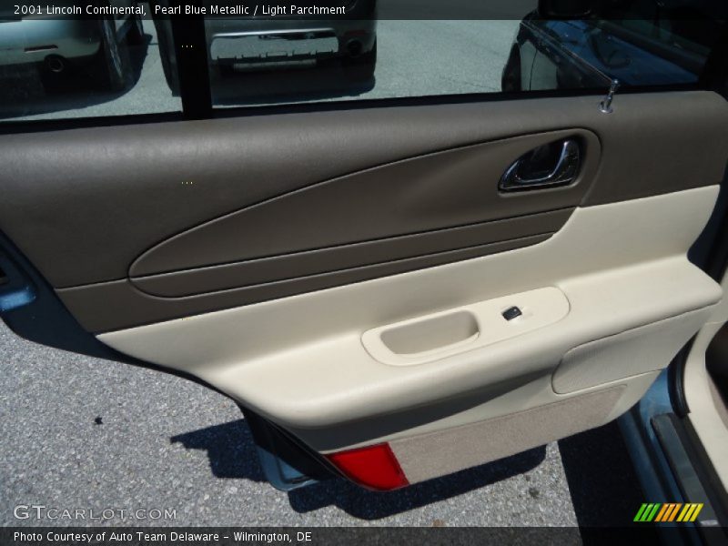 Pearl Blue Metallic / Light Parchment 2001 Lincoln Continental