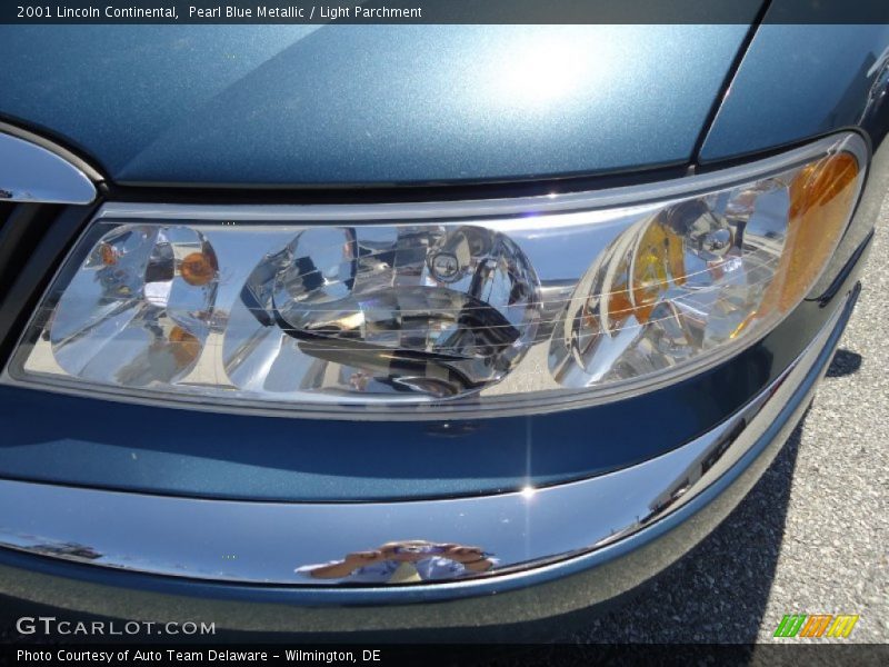 Pearl Blue Metallic / Light Parchment 2001 Lincoln Continental