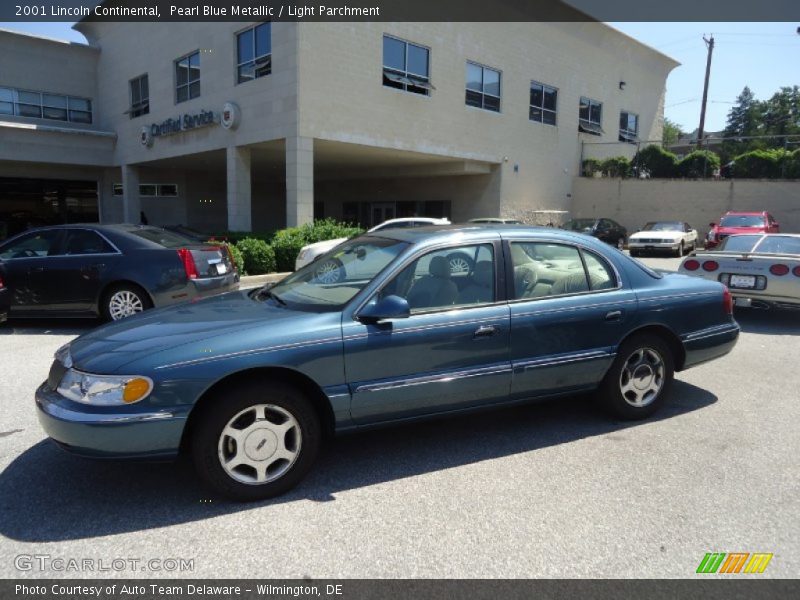 Pearl Blue Metallic / Light Parchment 2001 Lincoln Continental