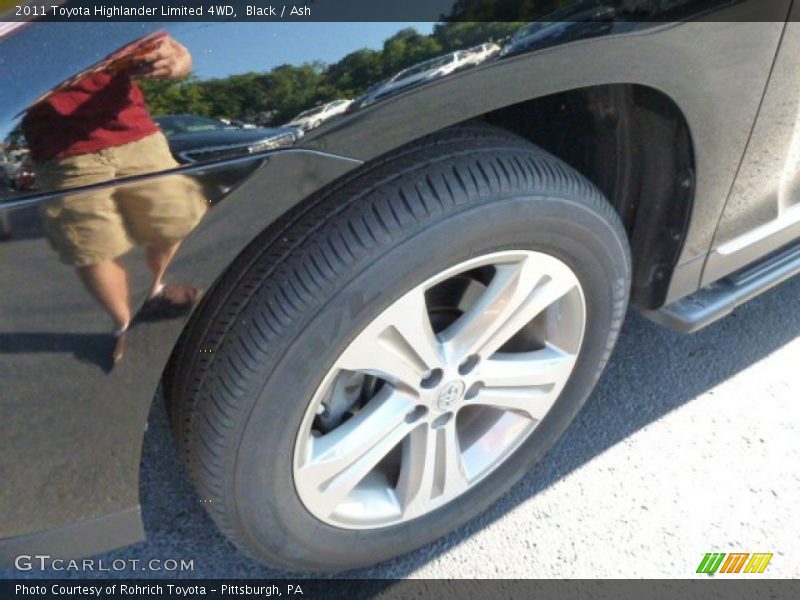 Black / Ash 2011 Toyota Highlander Limited 4WD