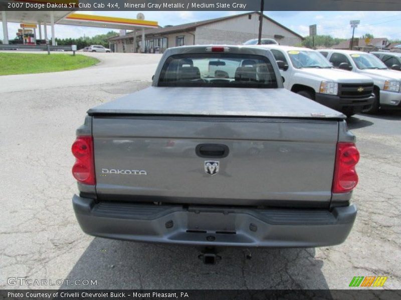 Mineral Gray Metallic / Medium Slate Gray 2007 Dodge Dakota ST Club Cab 4x4